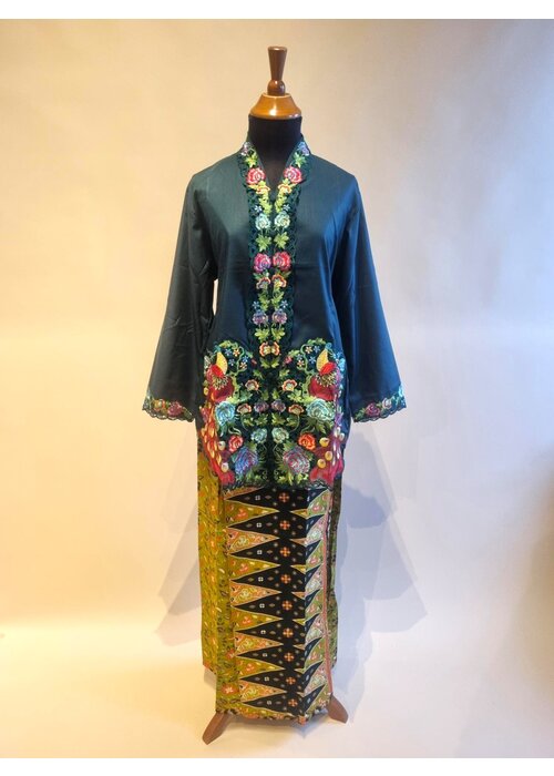 Kebaya encim dennen groen met bijpassende sarong