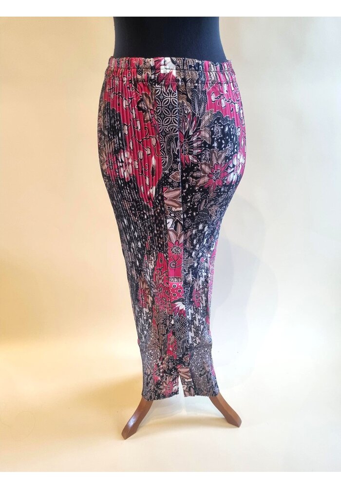 Kebaya kutubaru fleurig met bijpassende rok plisse