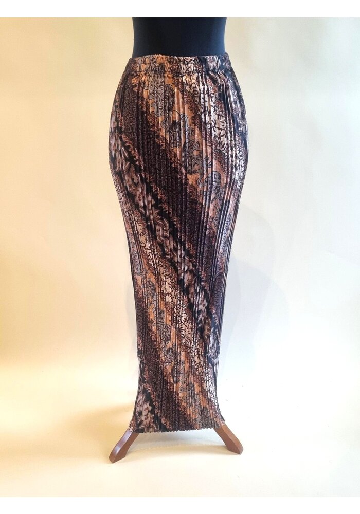 Kebaya glamour oudroze met bijpassende rok plissé