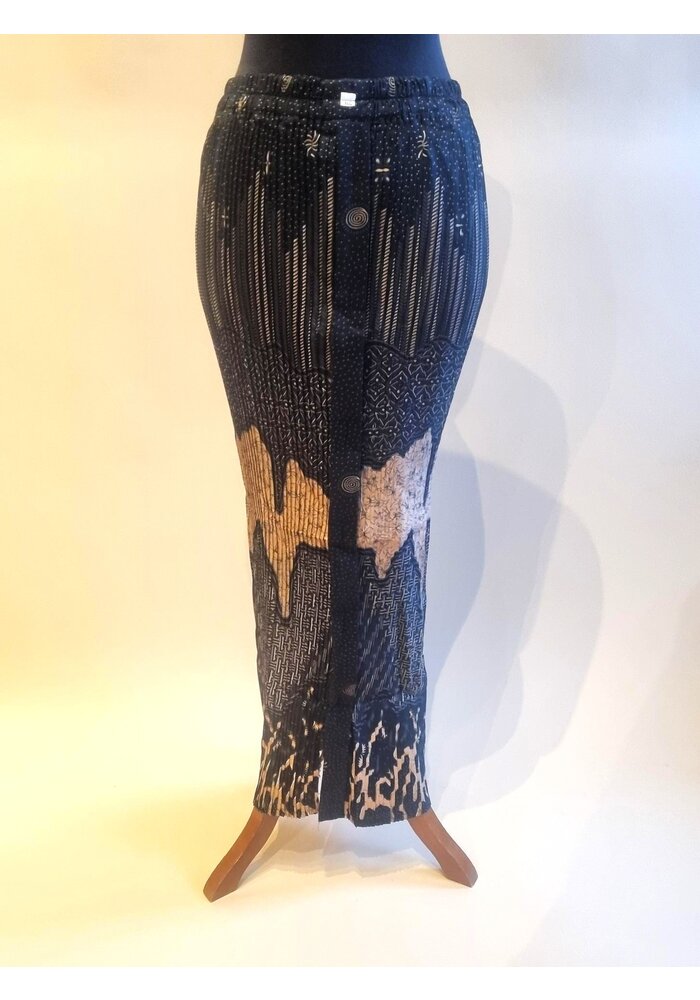 Kebaya modern petrol met bijpassende rok plissé