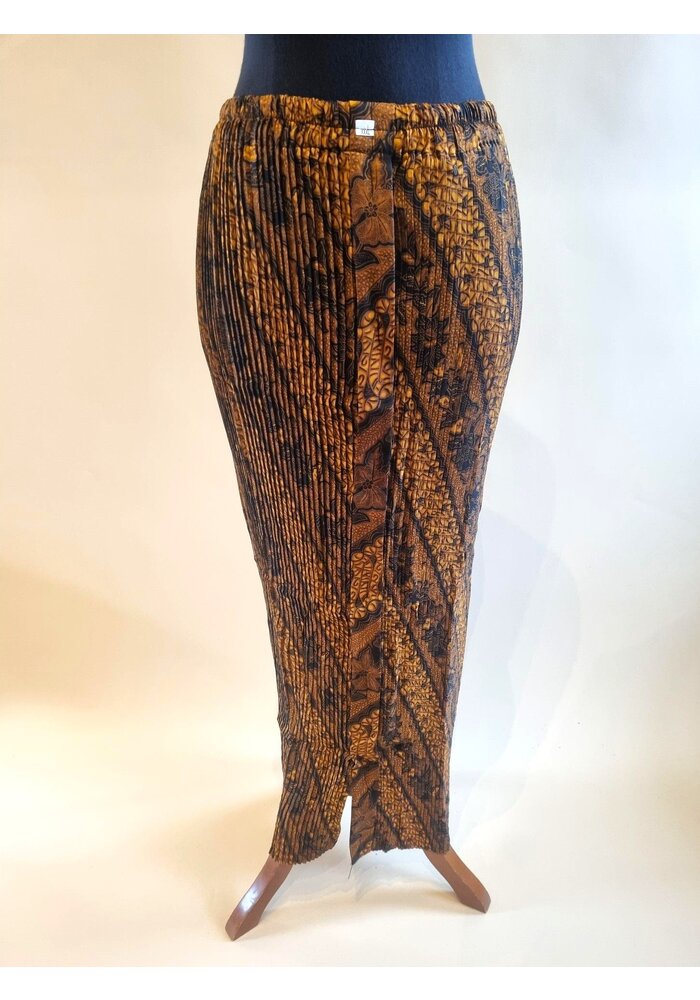Kebaya glamour creme met bijpassende rok plissé