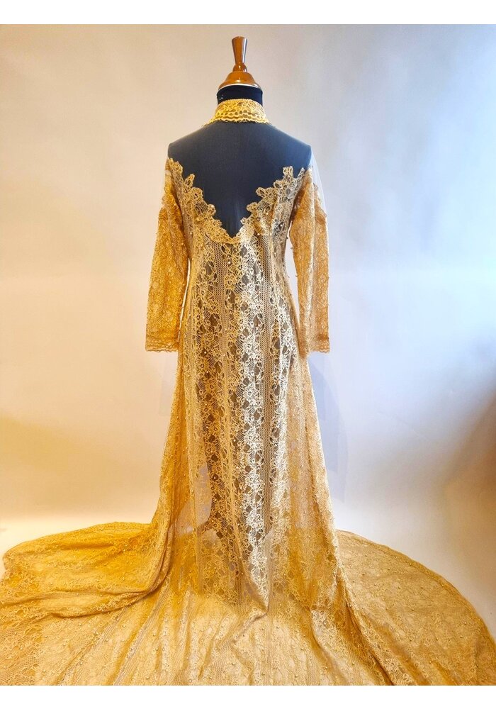 Bruidskebaya elegant goud met bijpassende rok plissé