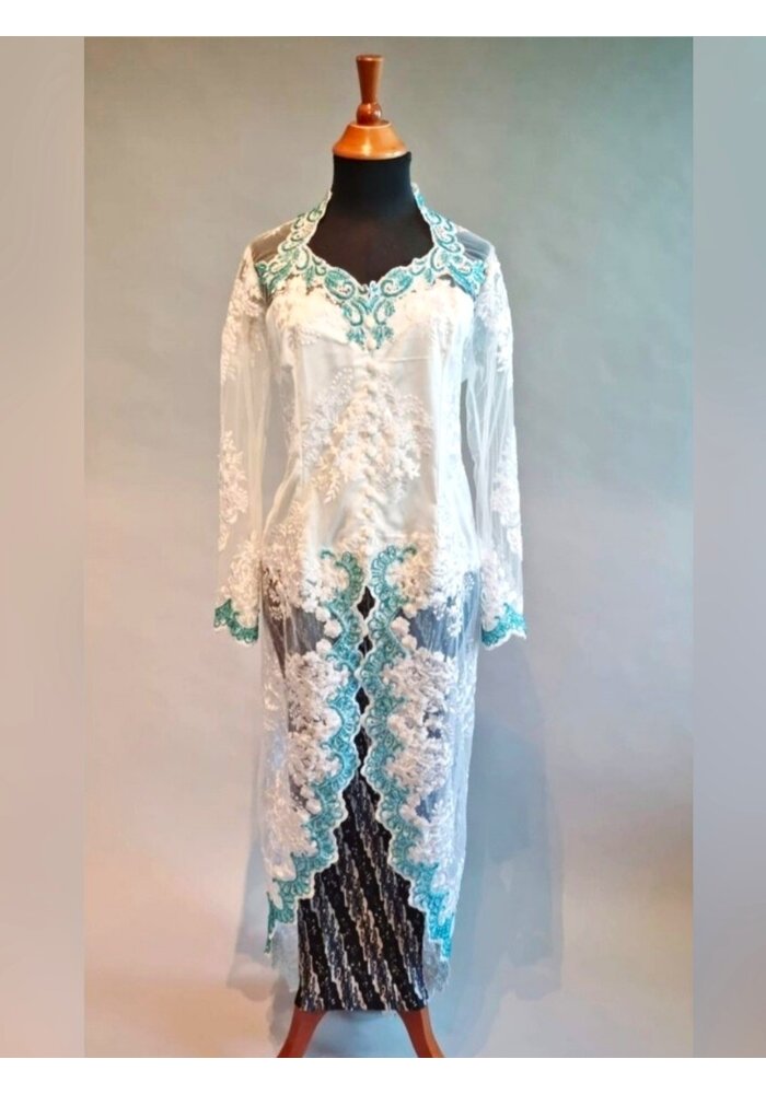 Bruidskebaya modern wit met bijpassende rok plissé