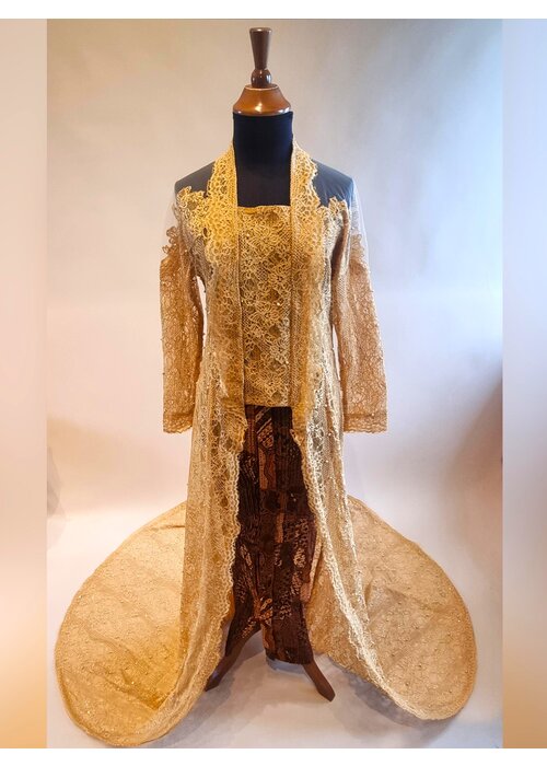 Bruidskebaya elegant goud met bijpassende rok plissé