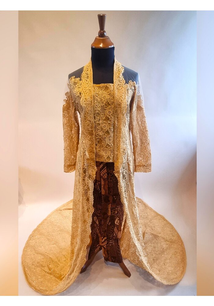 Bruidskebaya elegant goud met bijpassende rok plissé
