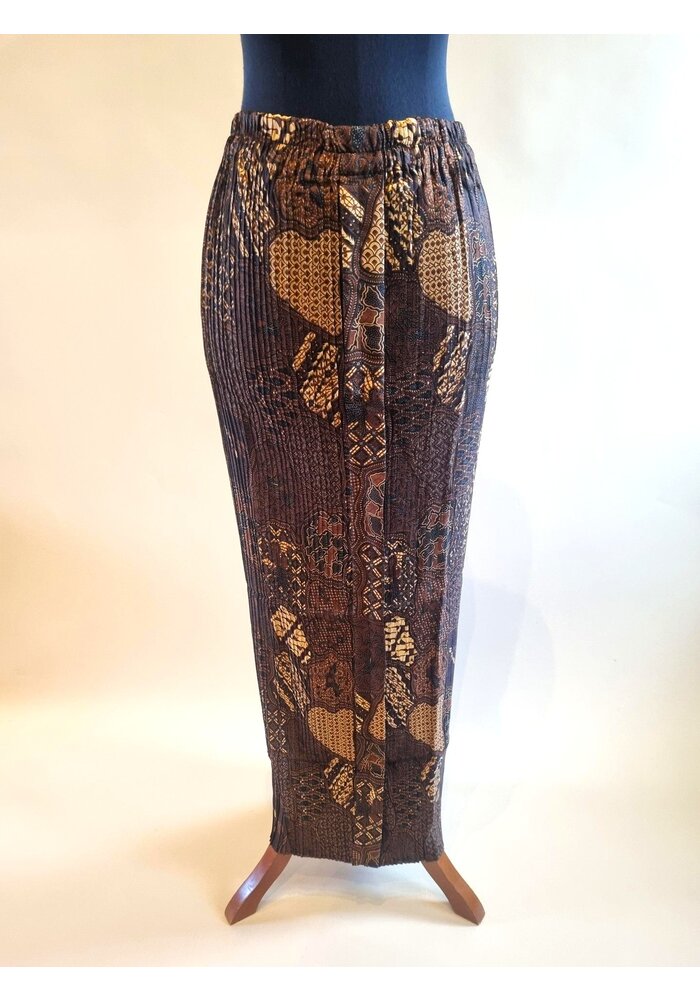 Kebaya klassiek terracotta met rok plissé