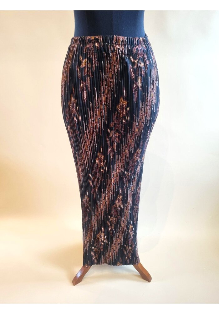 Kebaya modern zalm met bijpassende rok plissé