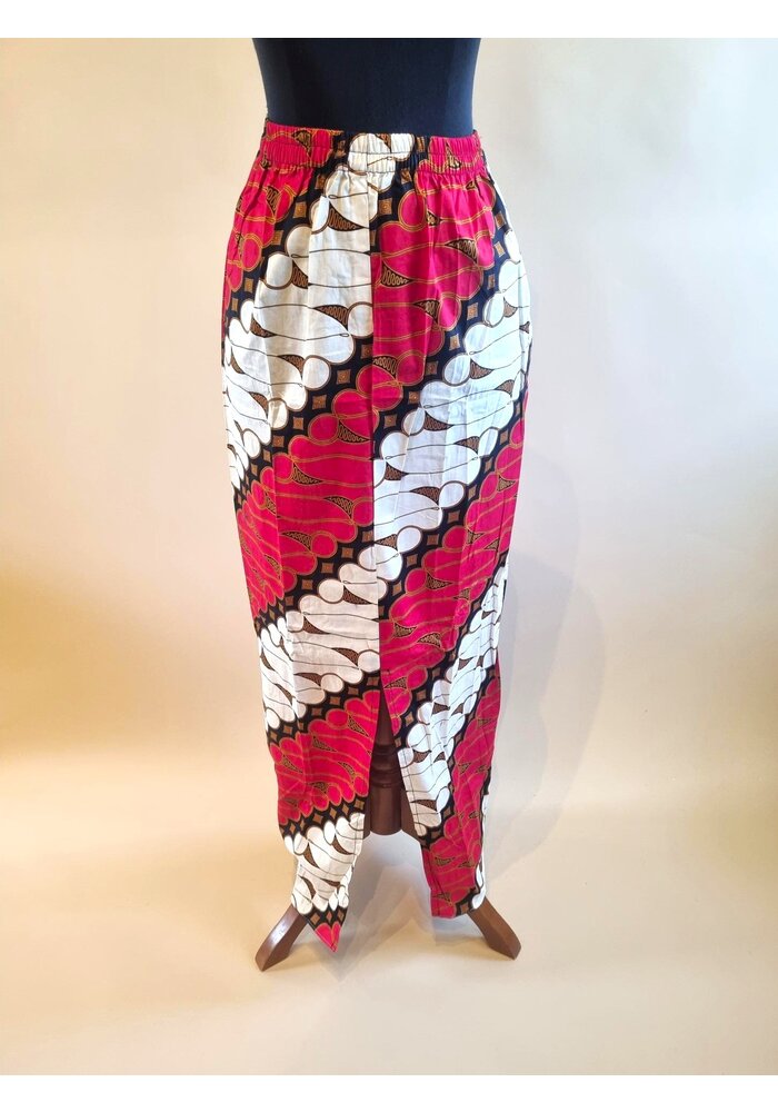 Kebaya elegant rood met bijpassende sarong