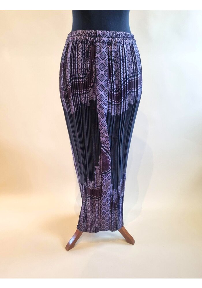 Kebaya glamour lavender met bijpassende rok plissé