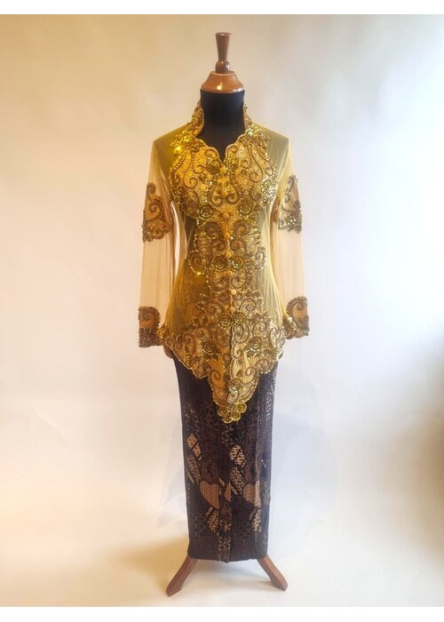 Kebaya glamour goud met bijpassende rok plissé