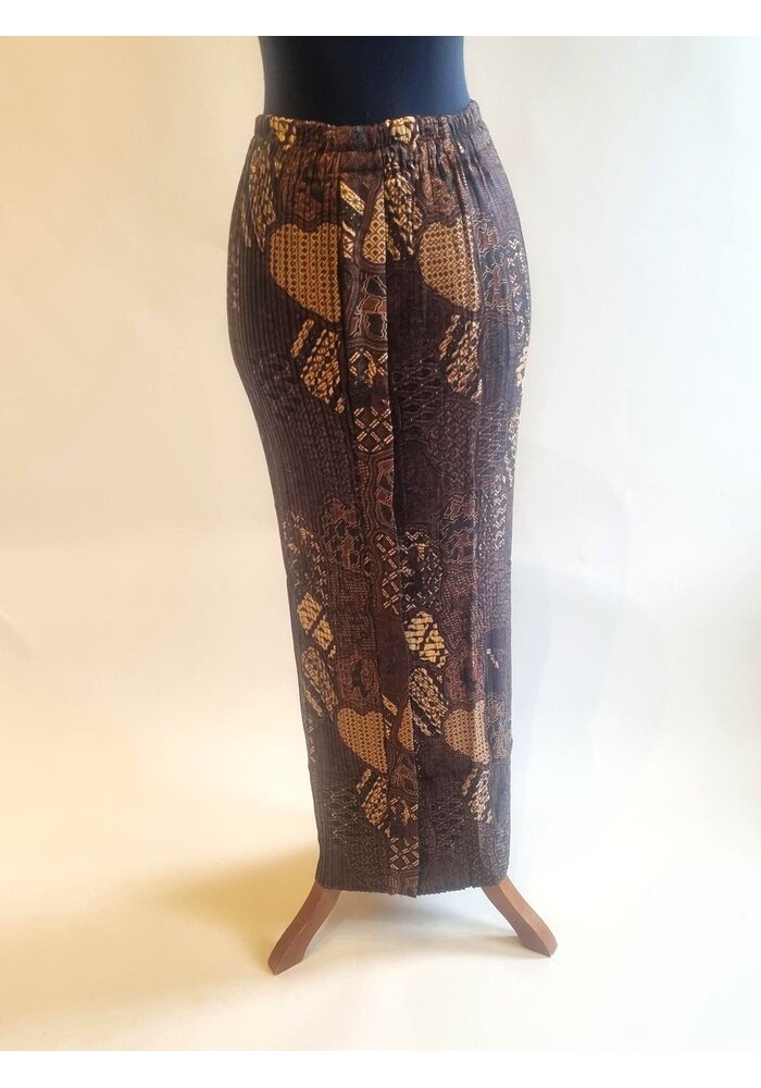 Kebaya glamour goud met bijpassende rok plissé