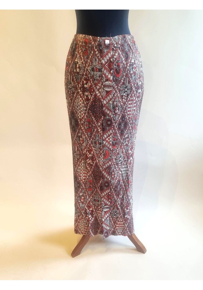 Kebaya trendy oranje met bijpassende rok plissé