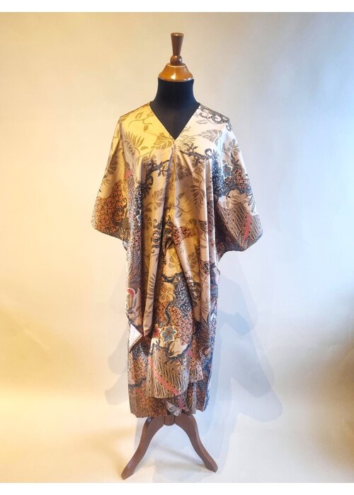 Set batik cape taupe met bijpassende rok