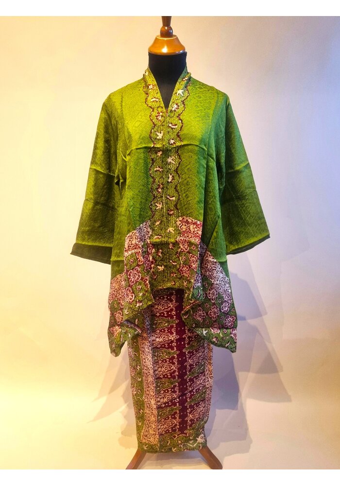 Set tuniek olijfgroen met bijpassende wikkel sarong