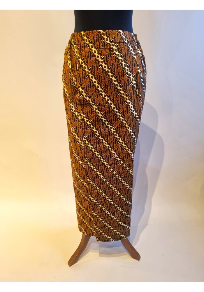 Kebaya elegant bordeaux met bijpassende sarong