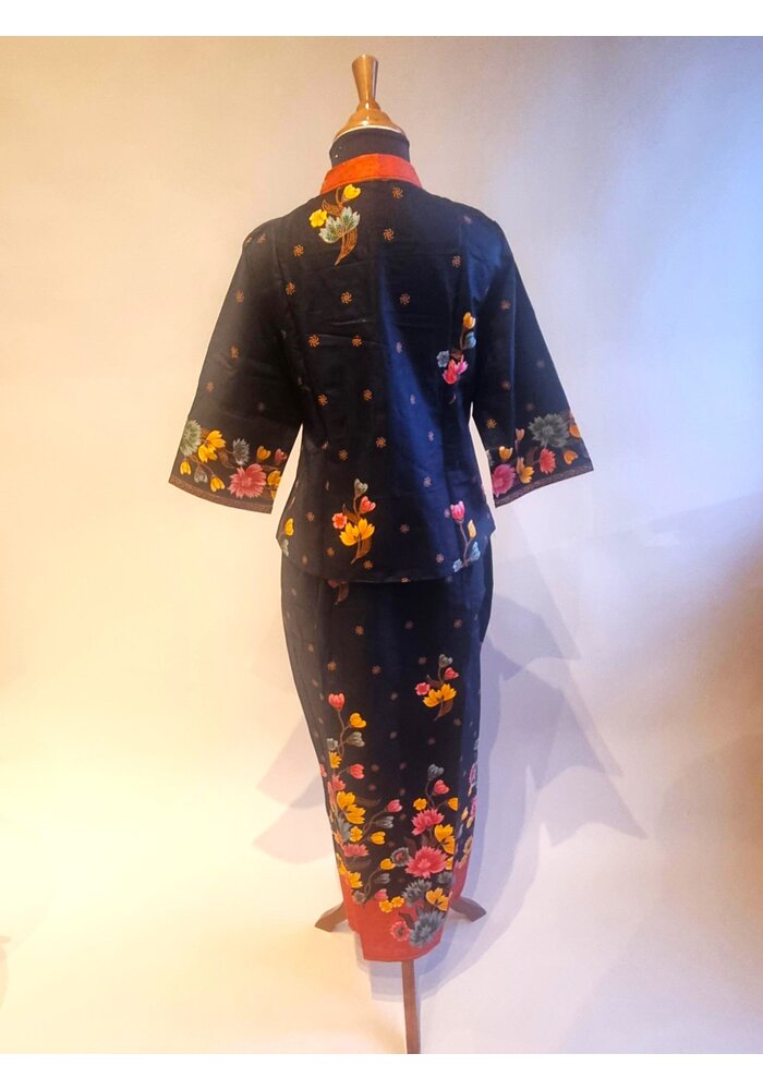 Set kebaya rood stewardess stijl