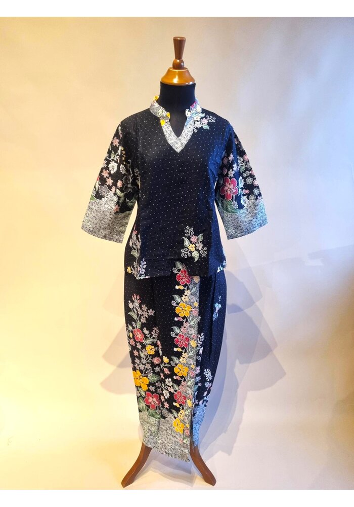 Set kebaya zwart stewardess stijl