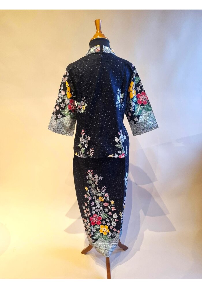 Set kebaya zwart stewardess stijl