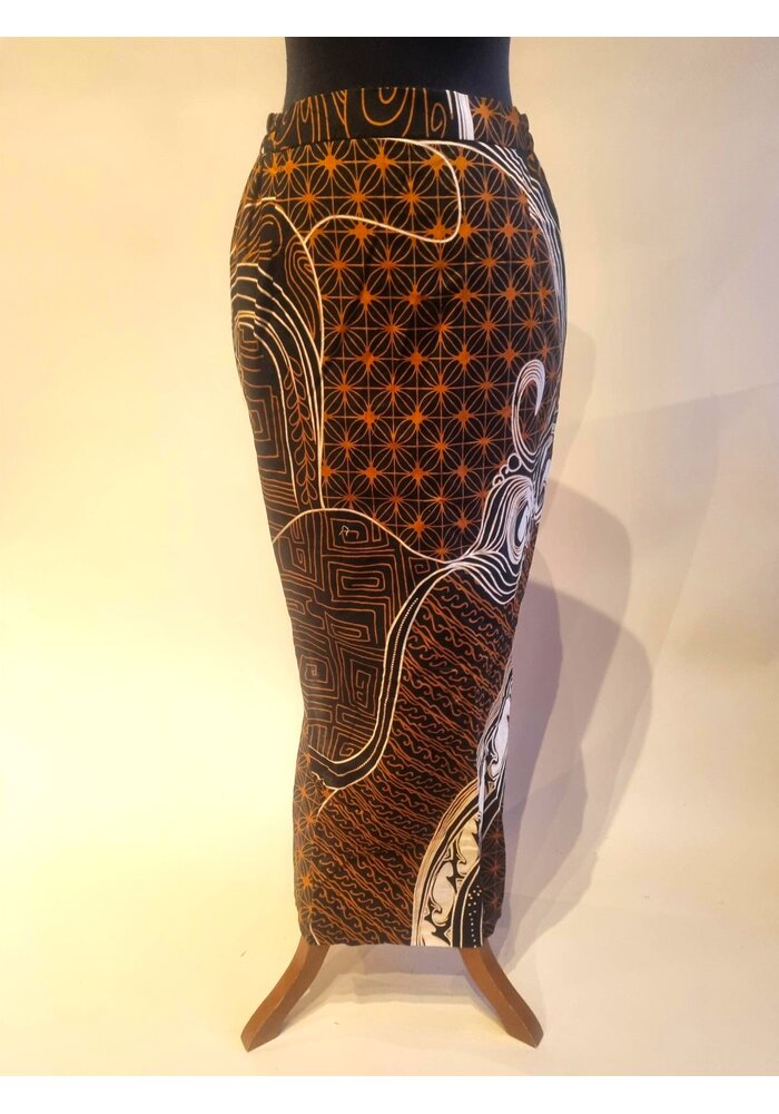 Kebaya oranje terracotta met bijpassende sarong en selendang