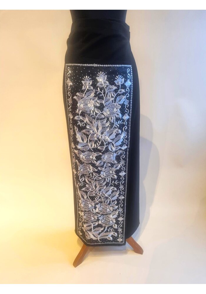 Kebaya modern dennen groen met bijpassende wikkel sarong