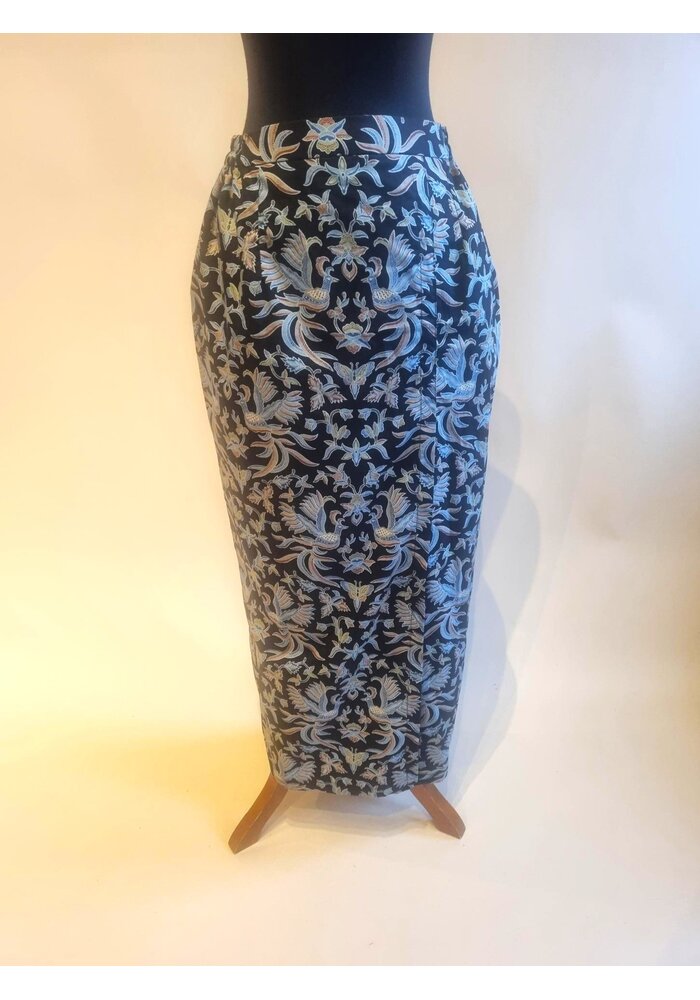 Kebaya oranje 3/4 mouw met bijpassende sarong en selendang