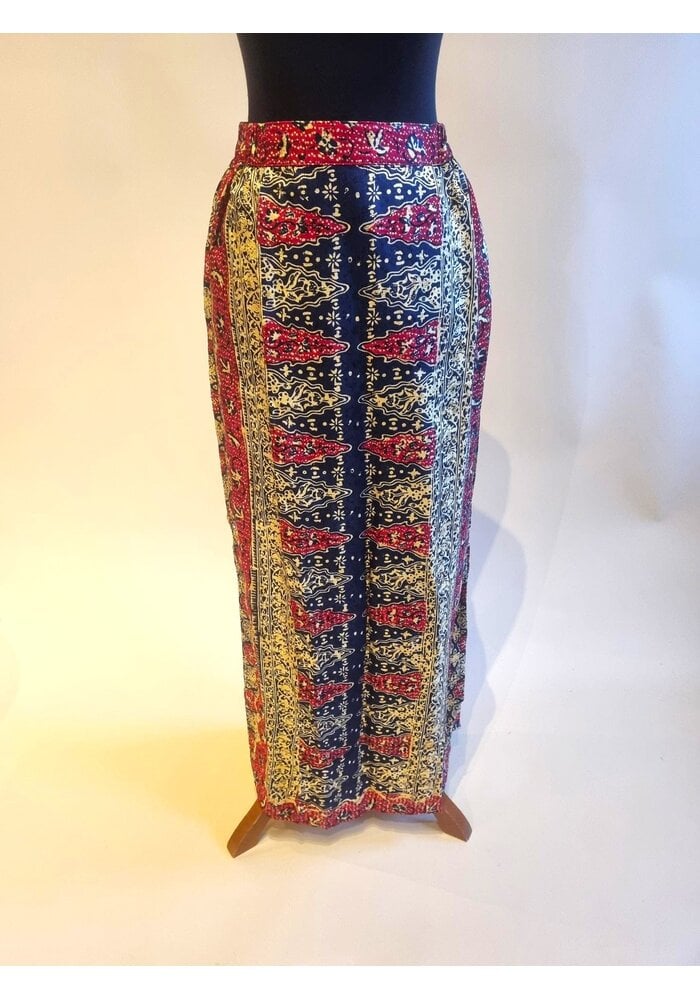 Kebaya beige glossy met bijpassende sarong