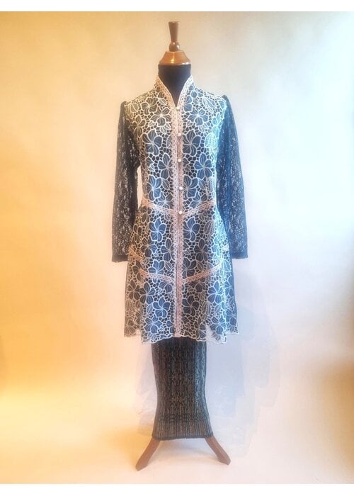 Kebaya modern donker turquoise met bijpassende rok plissé