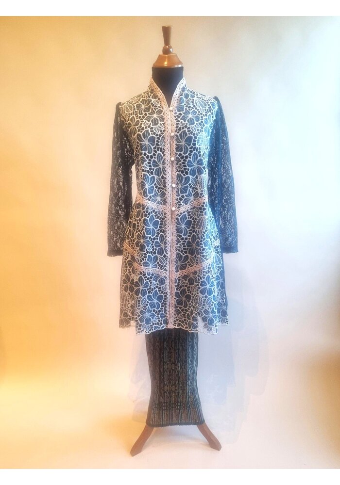 Kebaya modern donker turquoise met bijpassende rok plissé