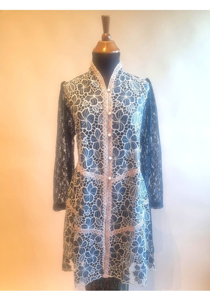 Kebaya modern donker turquoise met bijpassende rok plissé