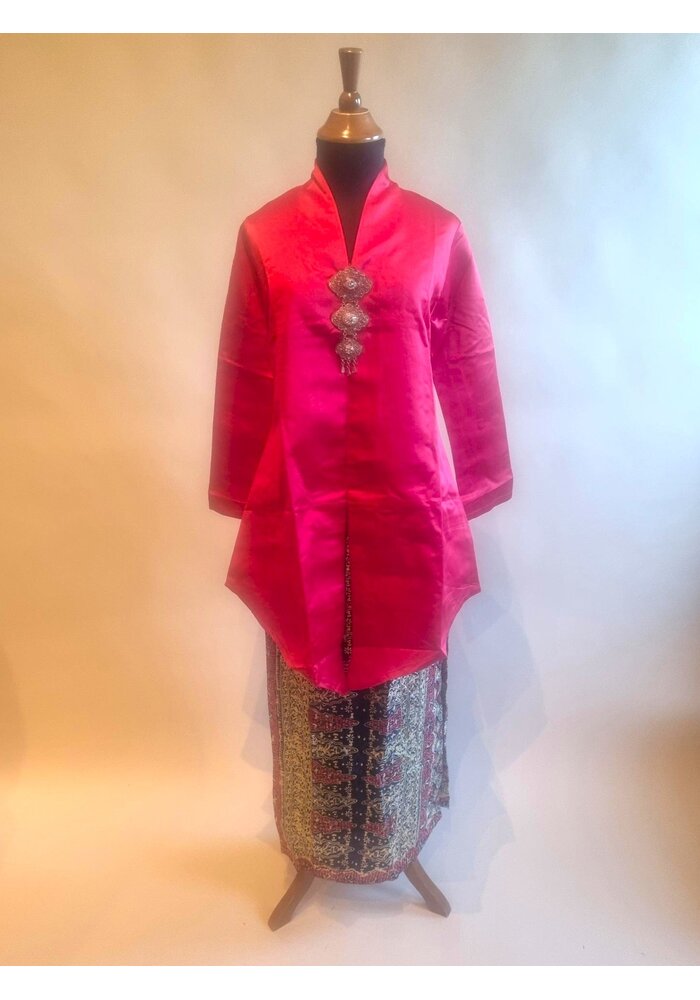 Kebaya klassiek rood met bijpassende rok