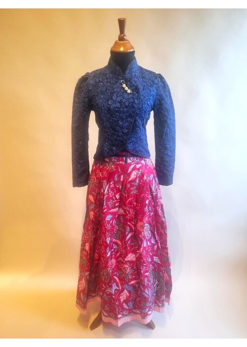 Kebaya janggan modern met bijpassende rok