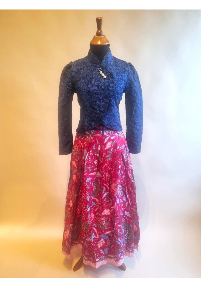 Kebaya janggan modern met bijpassende rok