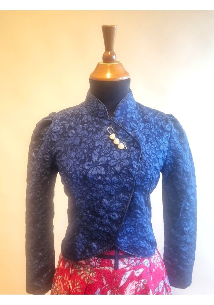 Kebaya janggan modern met bijpassende rok