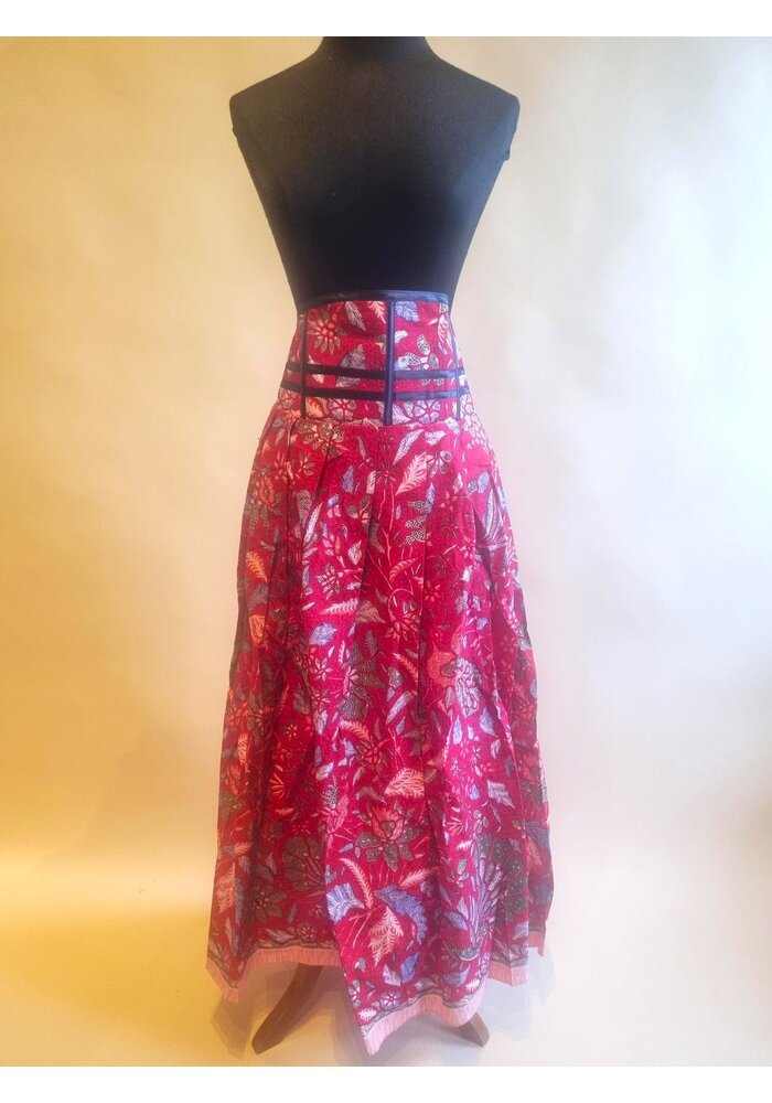 Kebaya janggan modern met bijpassende rok