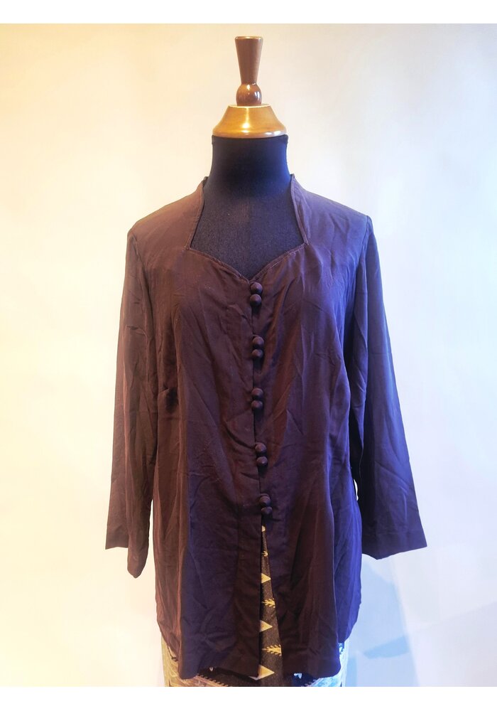 Kebaya klassiek choco bruin met bijpassende sarong