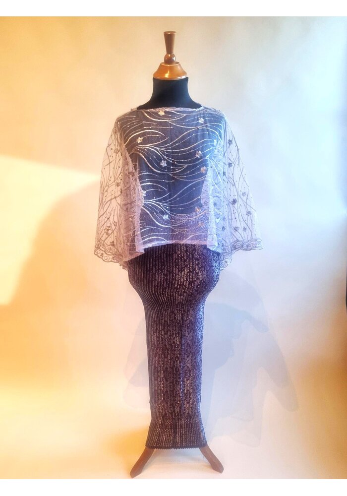 Kebaya modern outer met bijpassende rok plissé