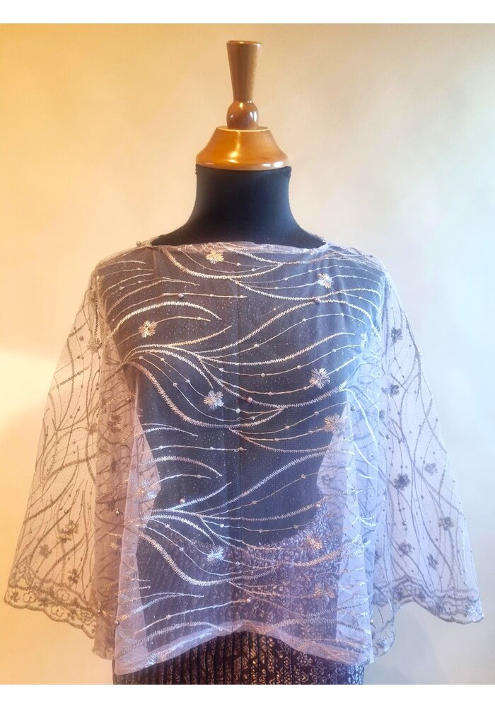 Kebaya modern outer met bijpassende rok plissé