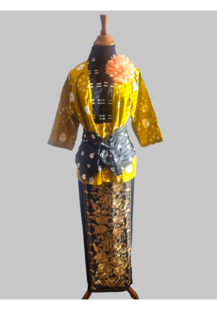 Kebaya kimono modern met bijpassende wikkel sarong