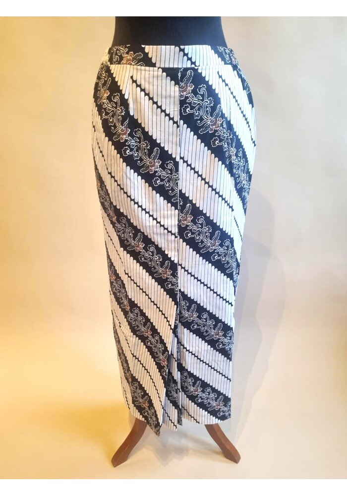 Kebaya trendy zwart met bijpassende sarong