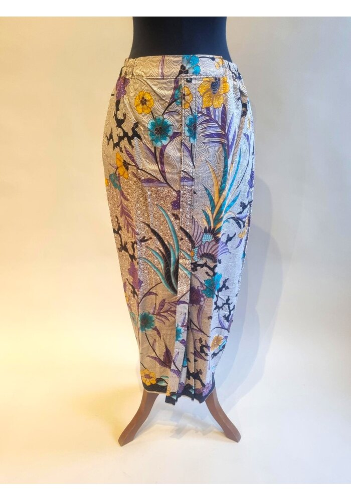 Kebaya elegant oranje met bijpassende rok