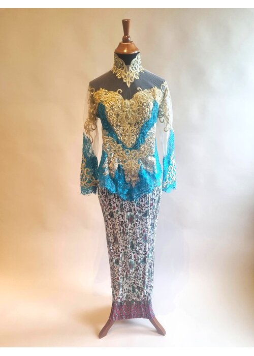 Kebaya glamour turquoise goud met bijpassende rok plissé