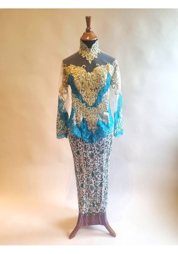 Kebaya glamour turquoise goud met bijpassende rok plissé