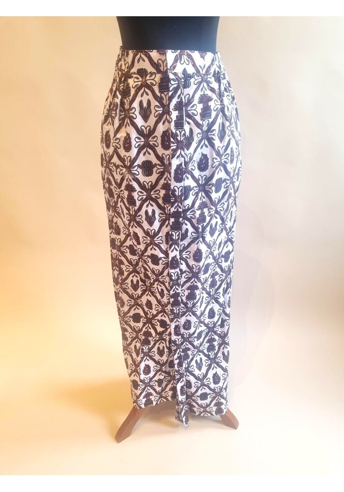 Kebaya elegant bordeaux met bijpassende sarong