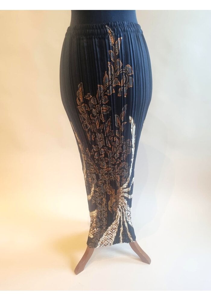 Kebaya trendy bordeaux met bijpassende rok plisse