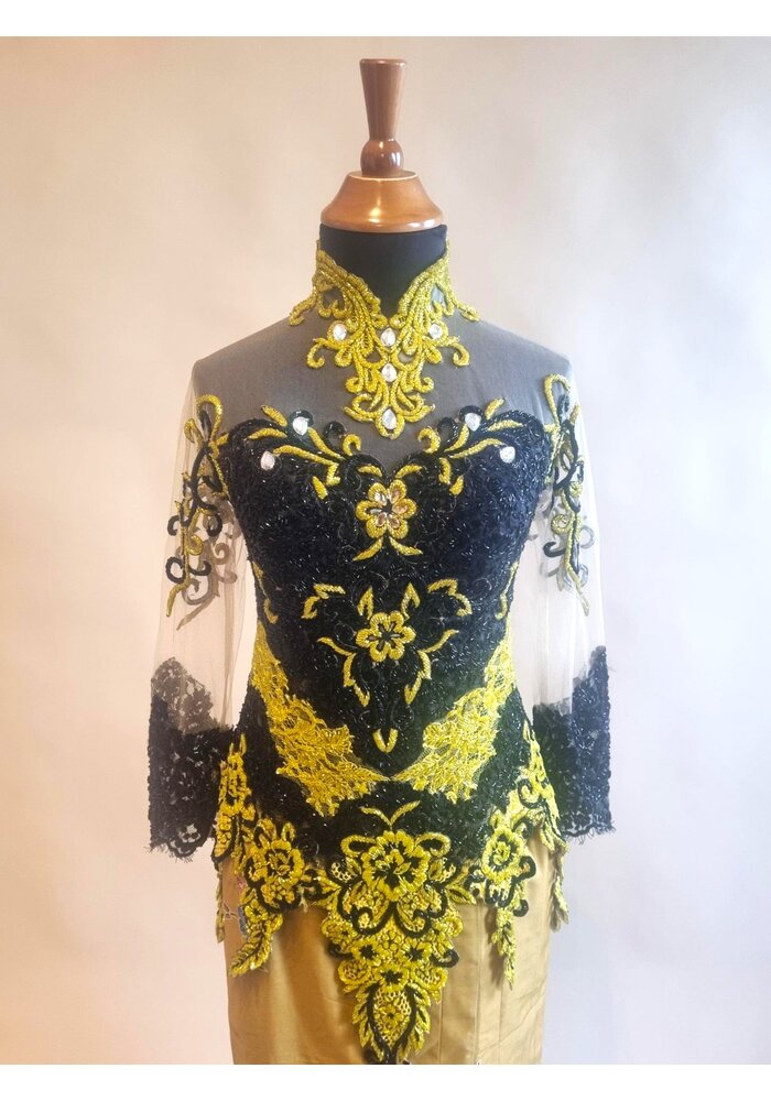 Kebaya glamour zwart goud met bijpassende sarong