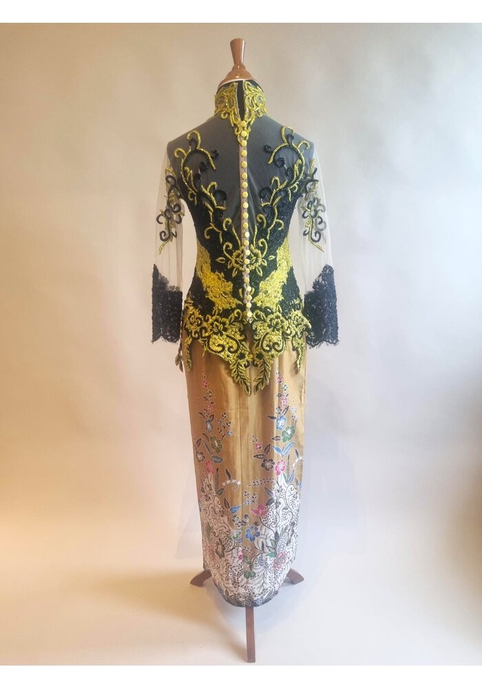 Kebaya glamour zwart goud met bijpassende sarong