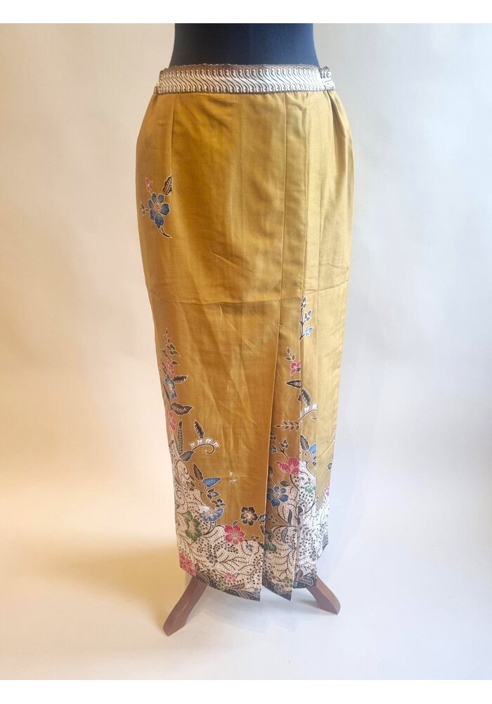 Kebaya glamour zwart goud met bijpassende sarong