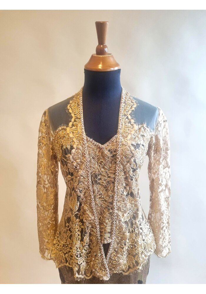 Kebaya elegant mokka met bijpassende sarong songket