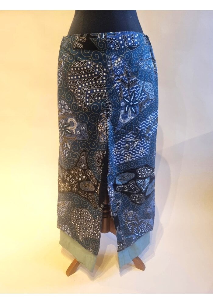 Set kebaya casual met bijpassende batik broek