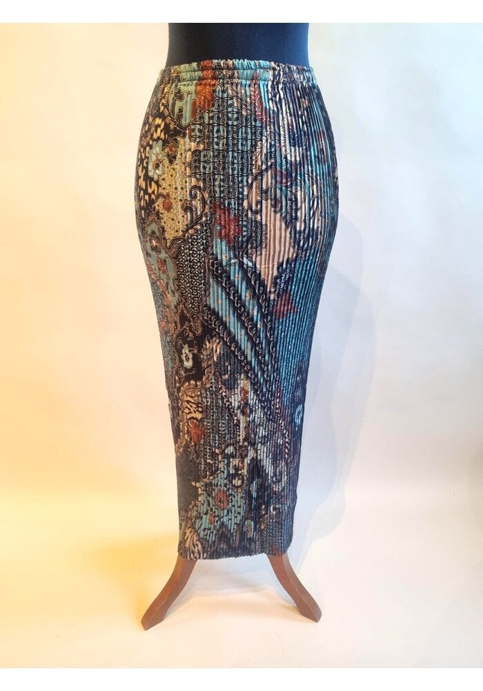 Kebaya trendy korte mouw met bijpassende rok plisse